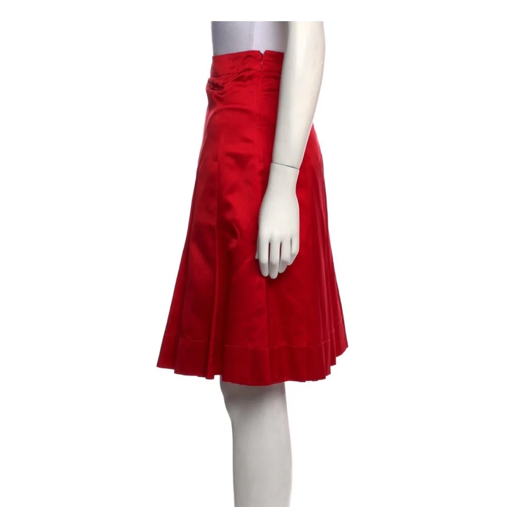 Knee length silk Prada skirt. - Picture 2 of 2